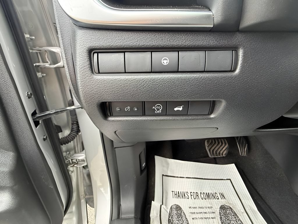 Used 2024 Nissan Rogue SV AWD/4WD image 12