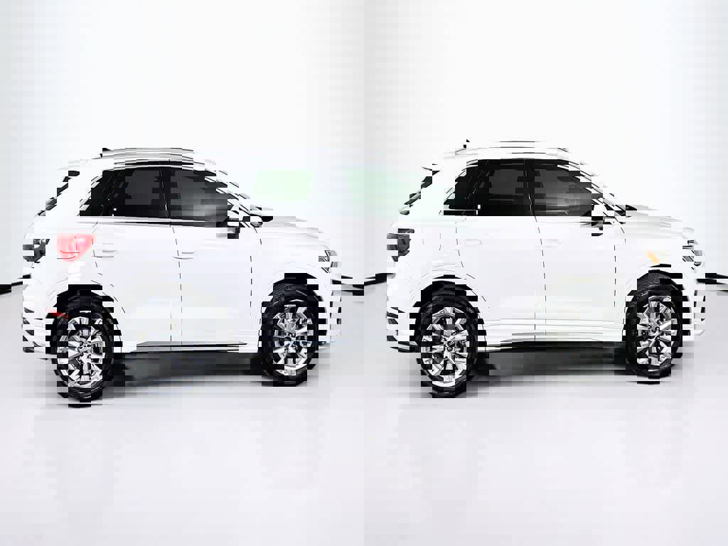 Used 2024 Audi Q3 2.0T Premium image 26