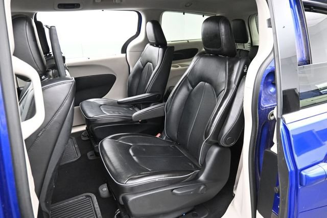 Used 2020 Chrysler Pacifica Limited FWD image 29