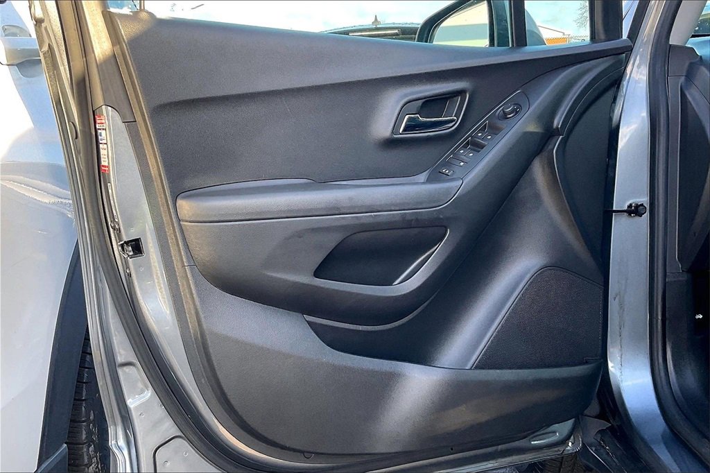 Used 2019 Chevrolet Trax LT w/ LT Convenience Package image 20