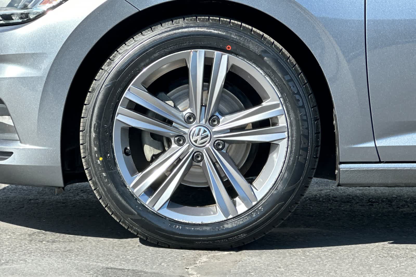 Used 2020 Volkswagen Jetta R-Line w/ R-Line Cold Weather Package FWD image 24