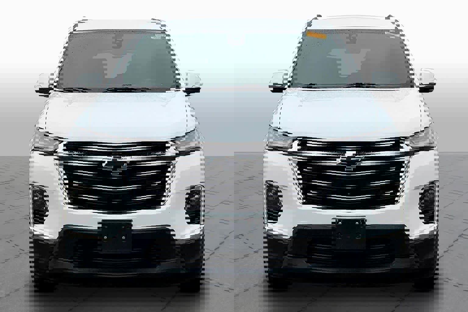 Used 2023 Chevrolet Traverse LT w/ Rear Camera Mirror Package image 6