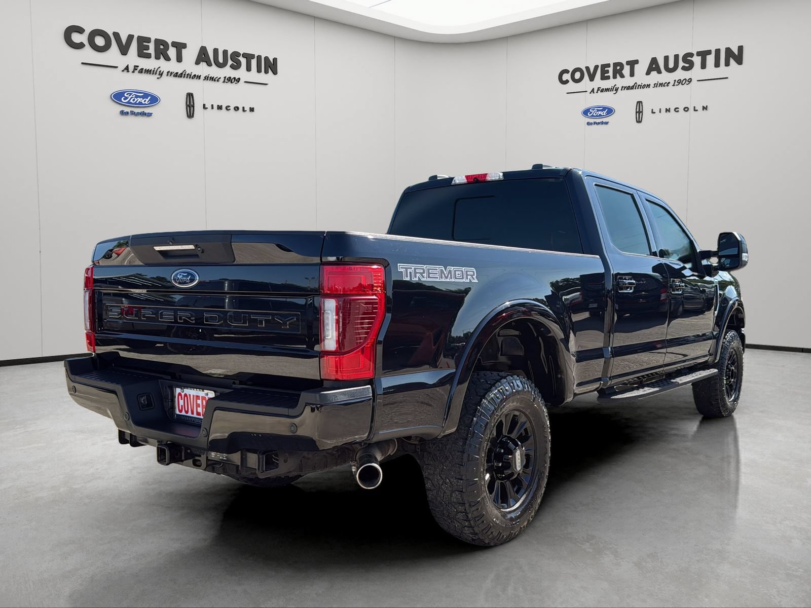 Certified 2022 Ford F250 Lariat w/ Tremor Off-Road Package AWD/4WD image 6