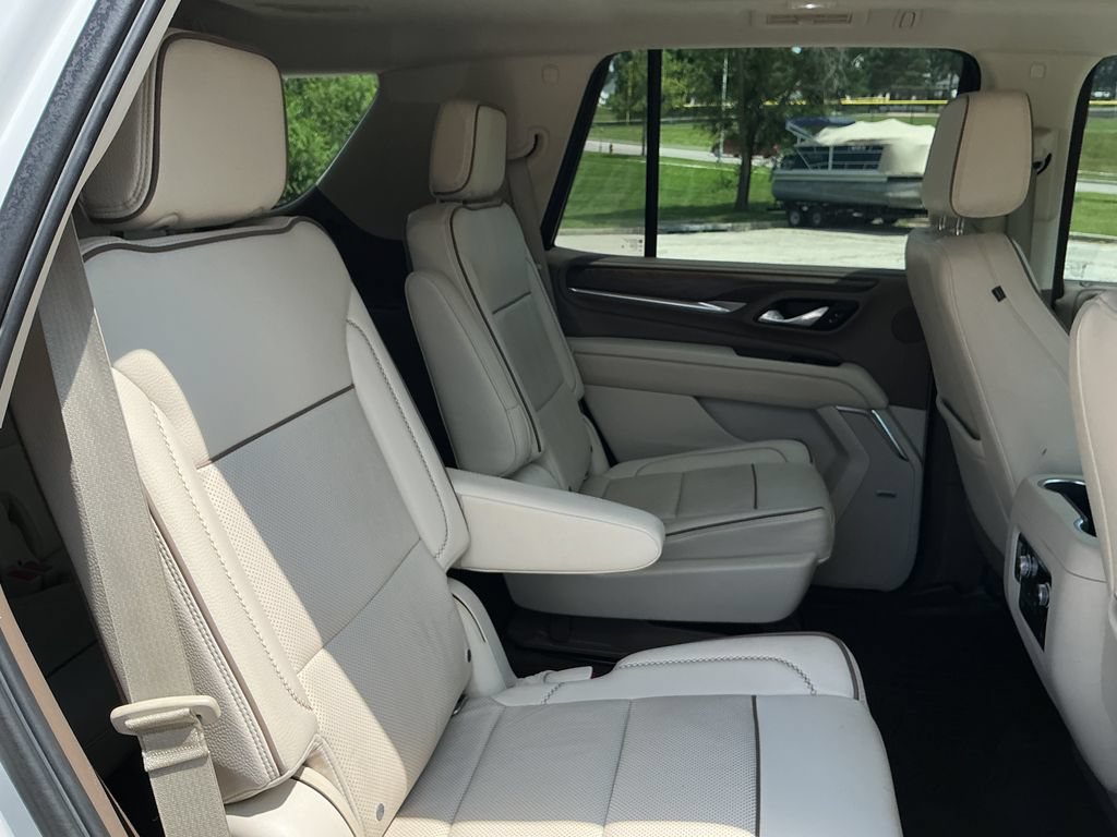 Used 2021 GMC Yukon Denali w/ LPO, Illumination Package AWD/4WD image 17