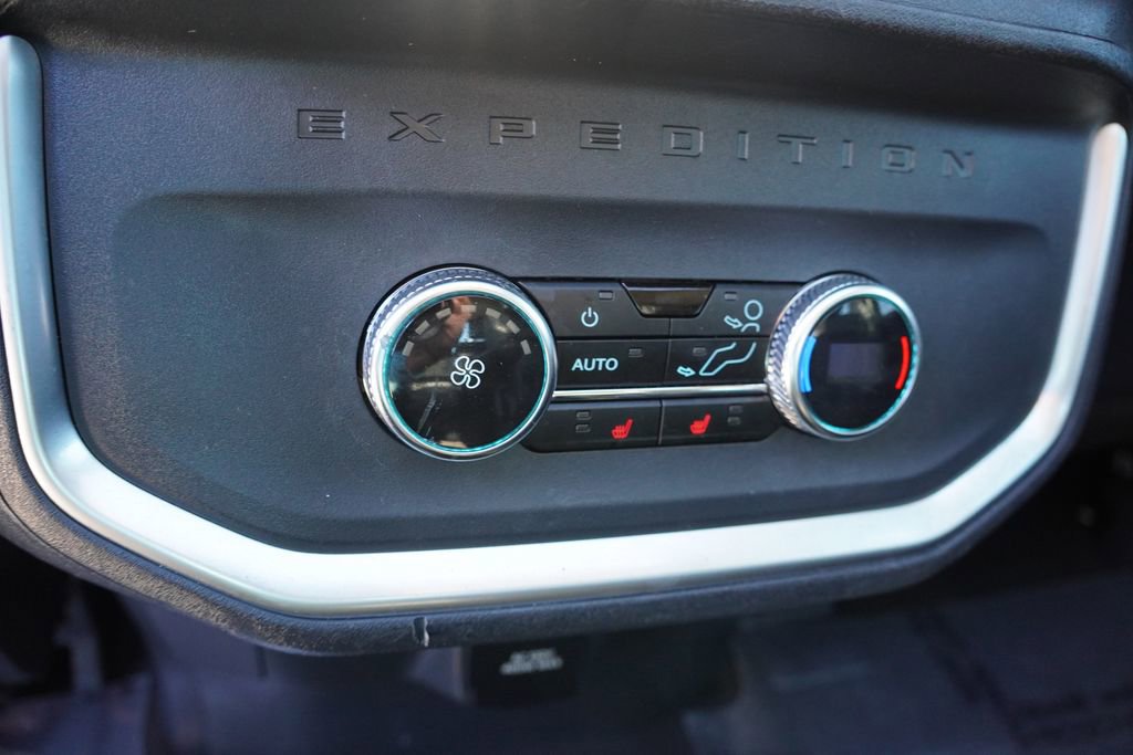 Certified 2025 Ford Expedition Platinum AWD/4WD image 21