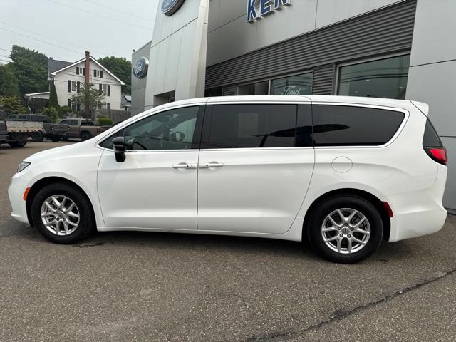 Used 2025 Chrysler Pacifica Select FWD image 9