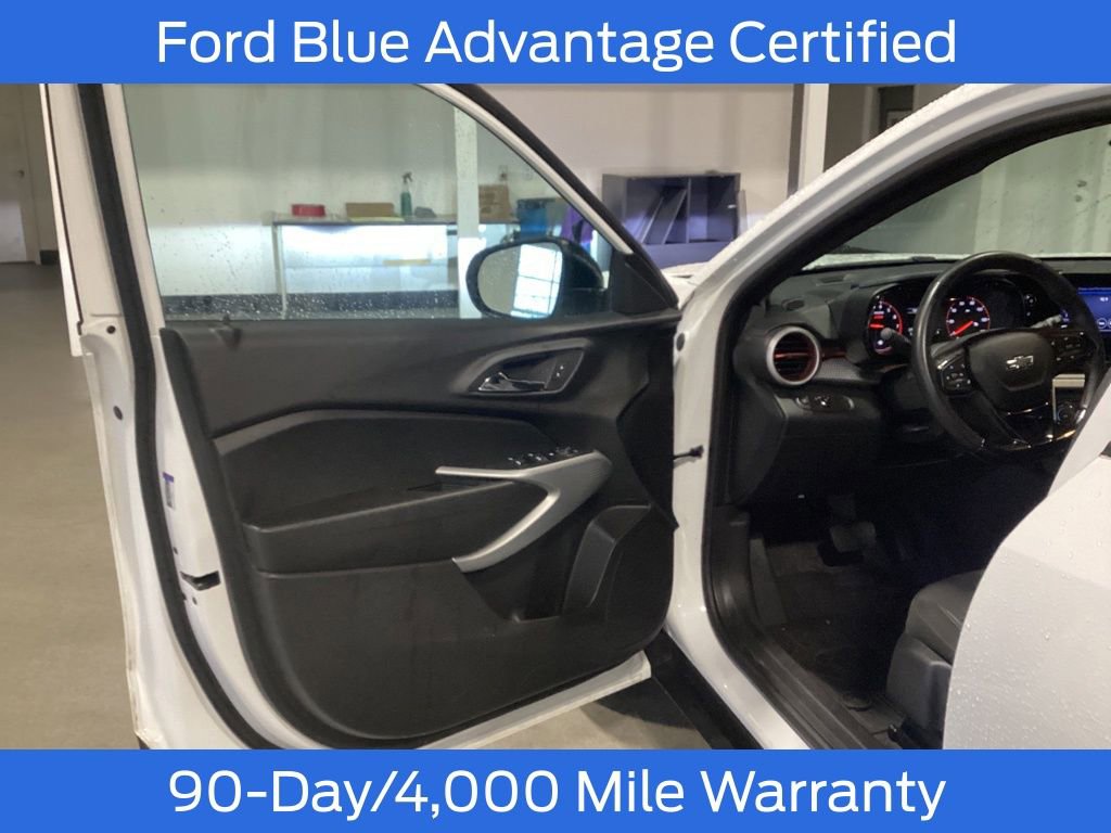 Used 2024 Chevrolet Trax RS image 11