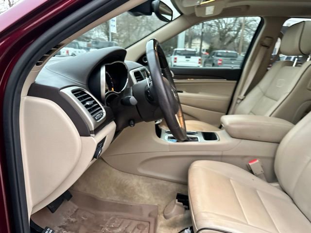 Used 2017 Jeep Grand Cherokee Overland w/ Jeep Active Safety Group image 41