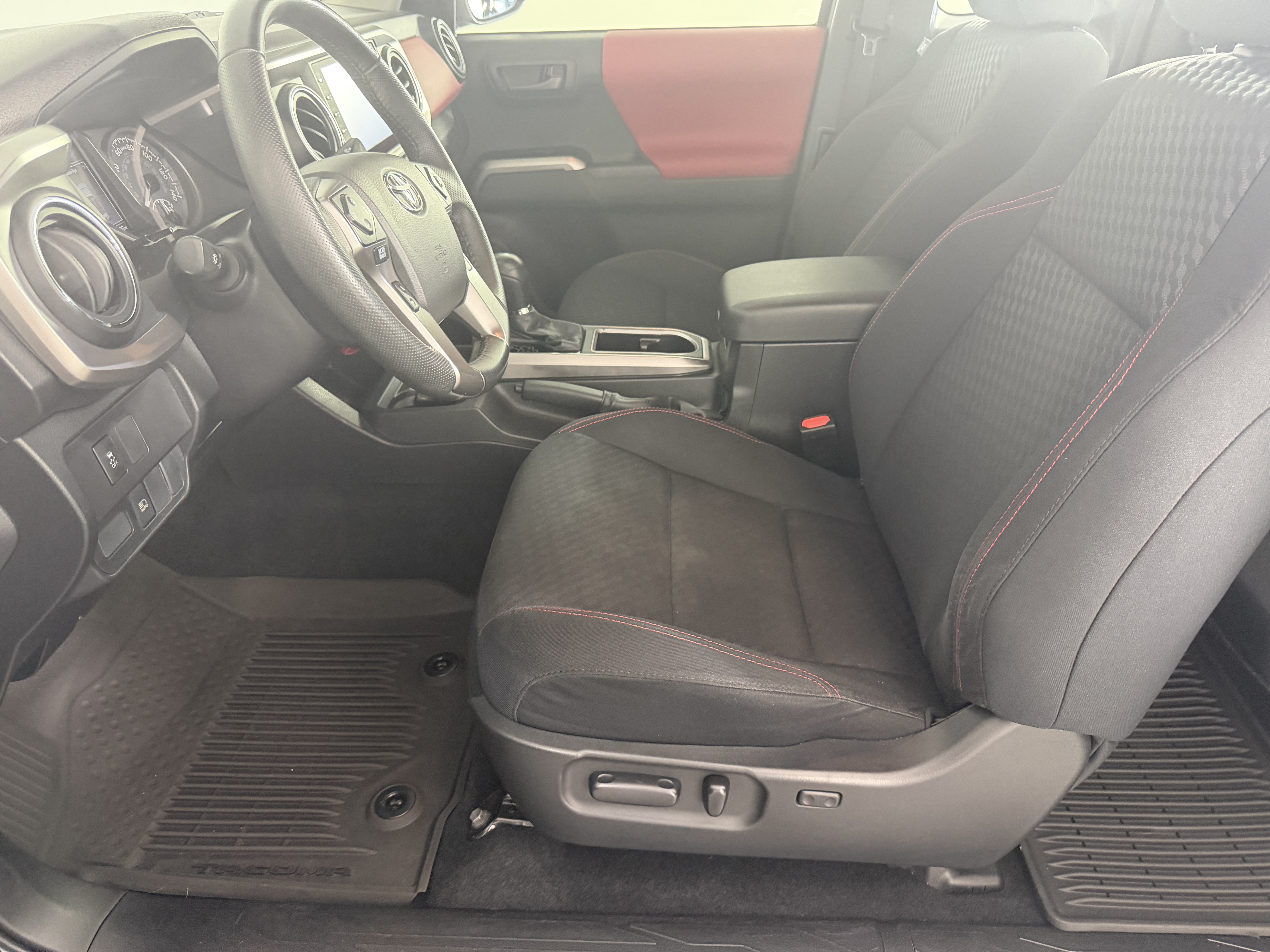 Used 2022 Toyota Tacoma SR5 w/ Technology Package RWD image 22