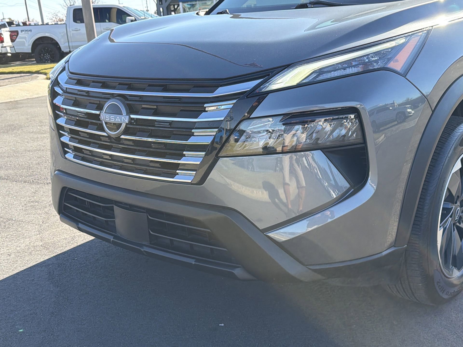 Used 2024 Nissan Rogue SV image 31