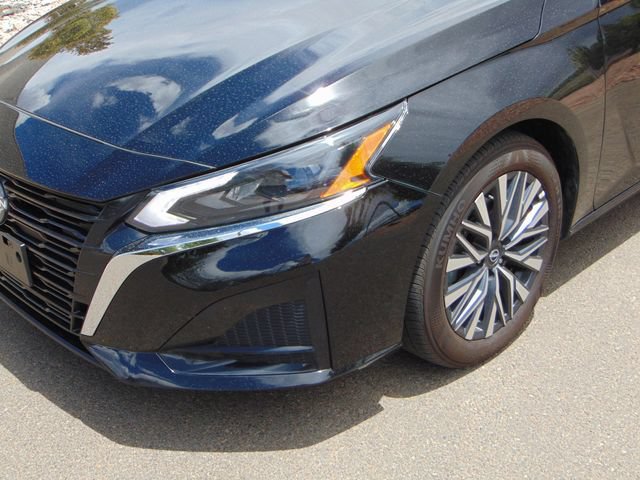Used 2025 Nissan Altima 2.5 SV FWD image 2