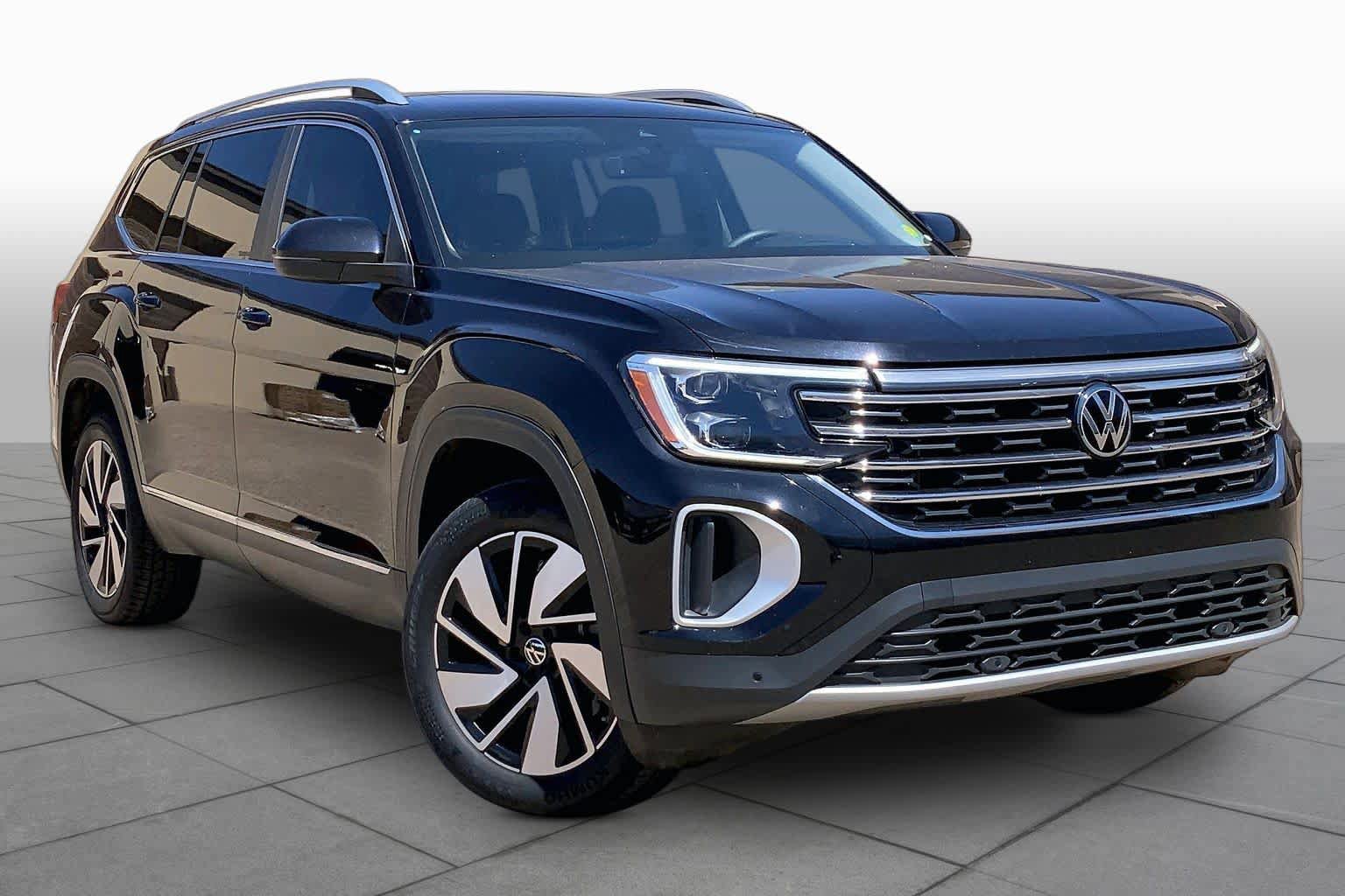 Used 2024 Volkswagen Atlas SEL AWD/4WD image 2