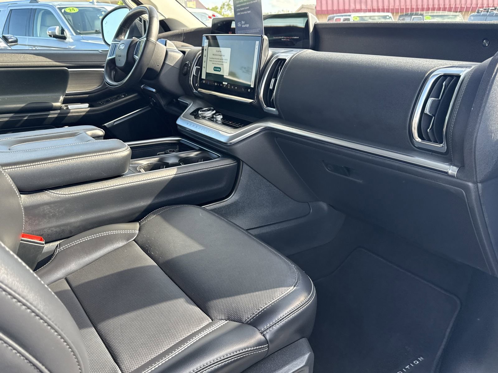 Certified 2025 Ford Expedition Platinum AWD/4WD image 16