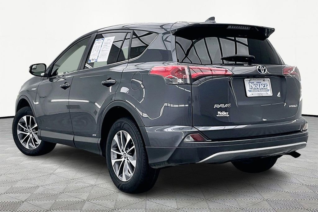 Used 2018 Toyota RAV4 LE image 13