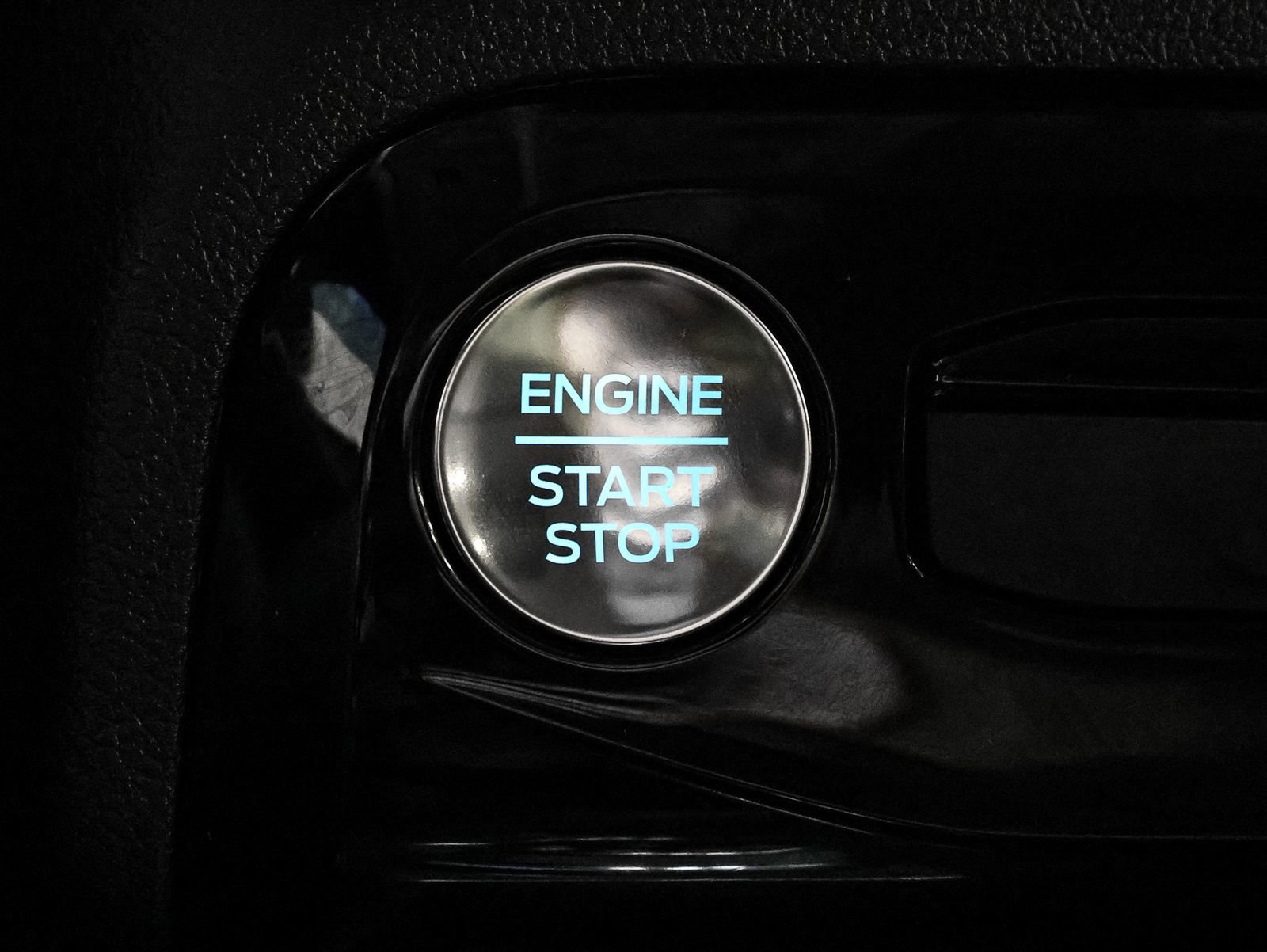 Certified 2025 Ford Escape Platinum AWD/4WD image 37
