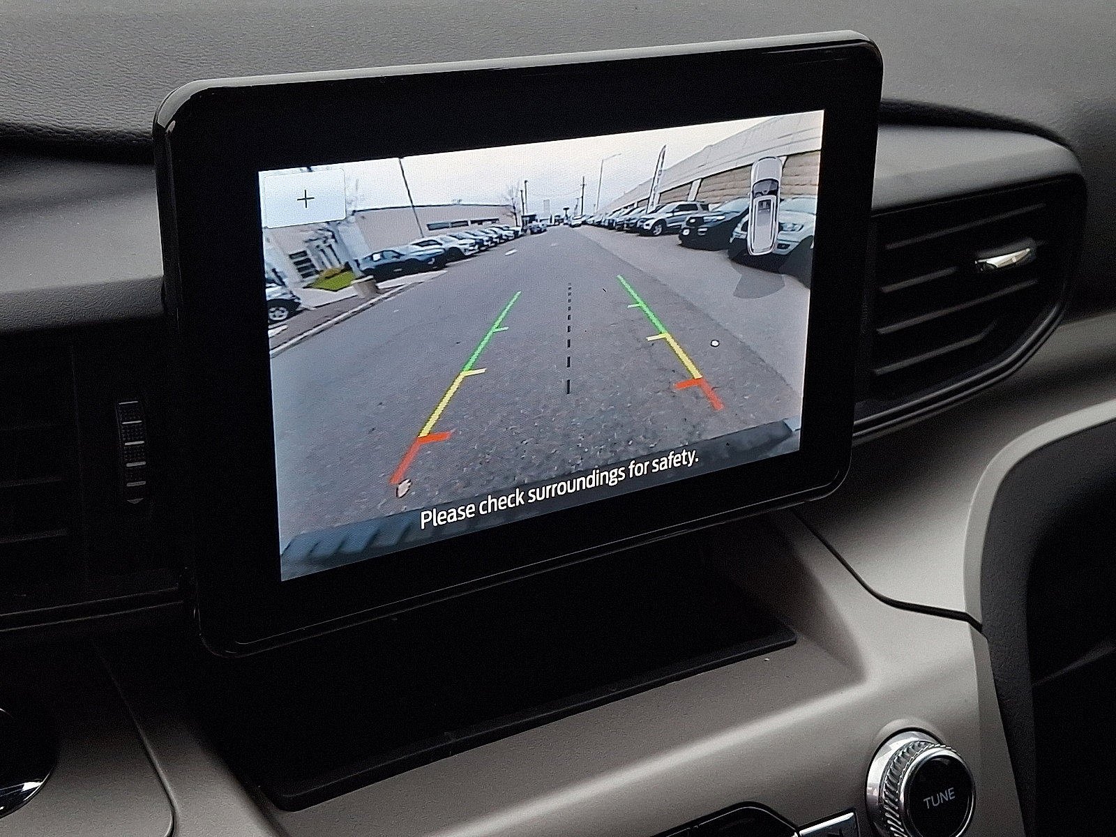 Certified 2022 Ford Explorer XLT image 17