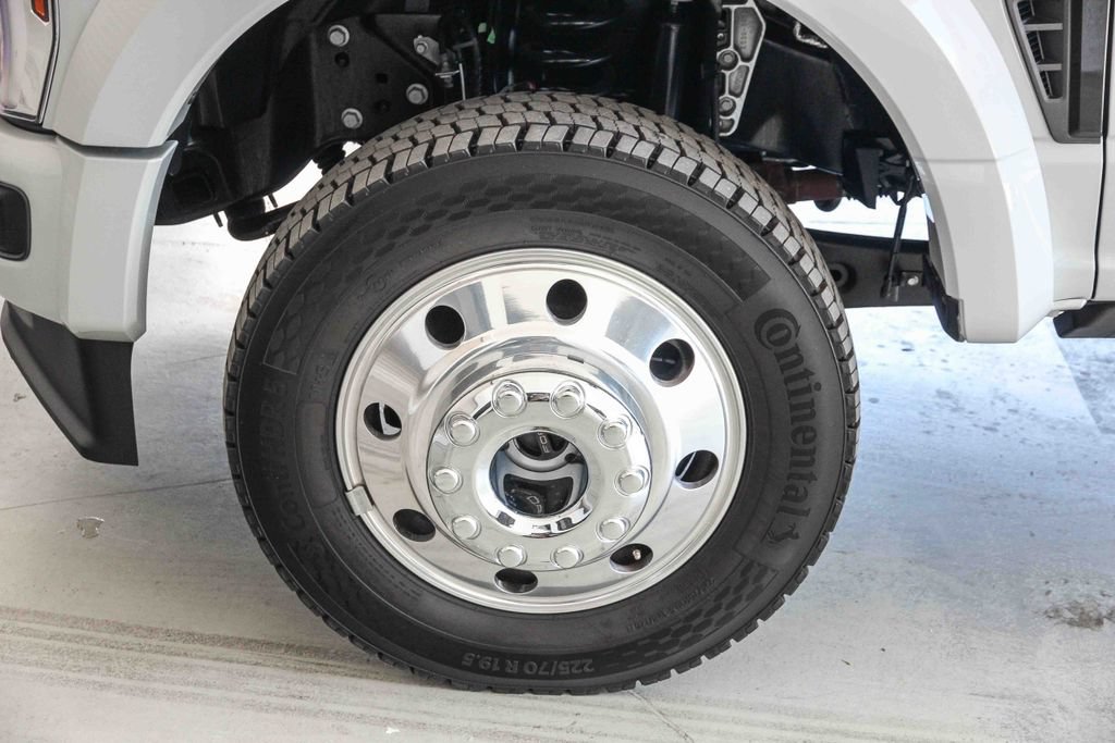 Certified 2026 Ford F450 Platinum w/ FX4 Off-Road Package AWD/4WD image 11