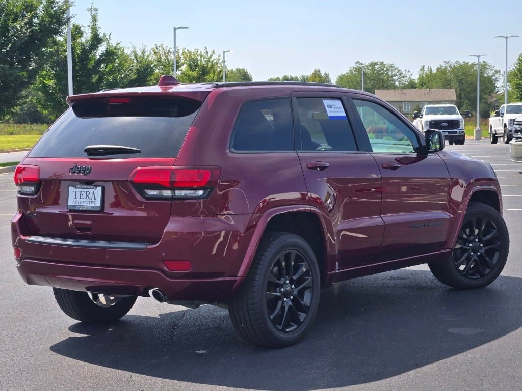 Used 2019 Jeep Grand Cherokee Altitude AWD/4WD image 13