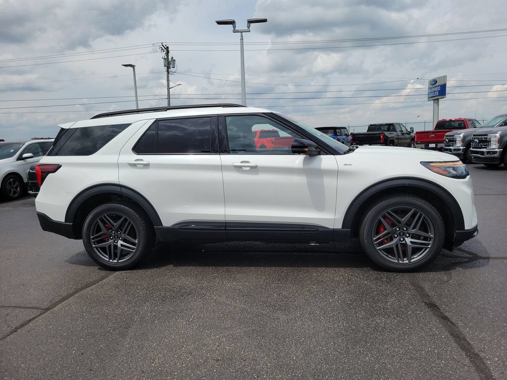 Certified 2025 Ford Explorer ST-Line w/ ST-Line Street Pack AWD/4WD image 3