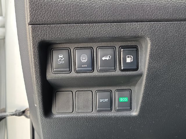Used 2020 Nissan Rogue SV FWD image 24