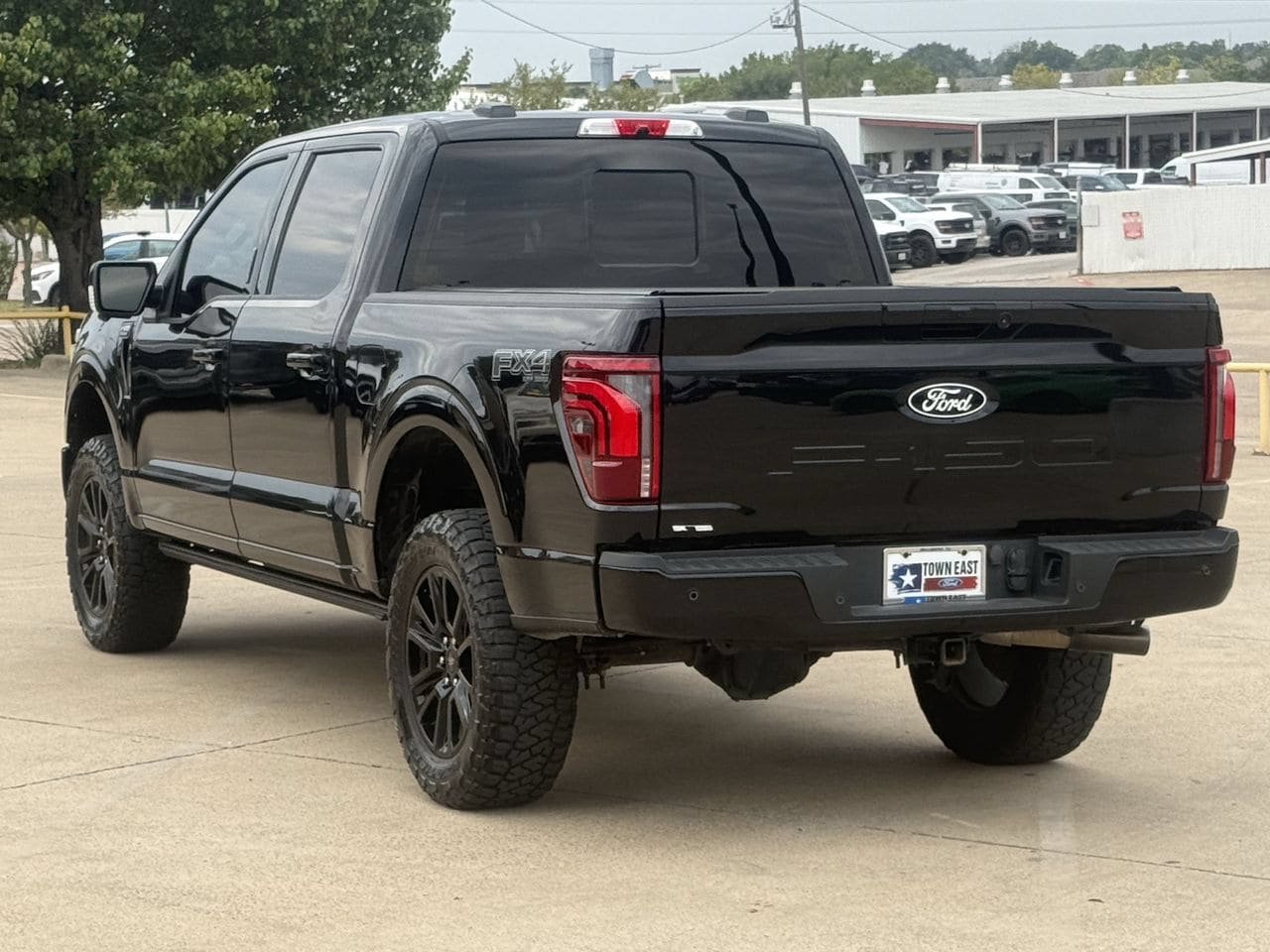 Certified 2024 Ford F150 Platinum w/ FX4 Off-Road Package AWD/4WD image 5