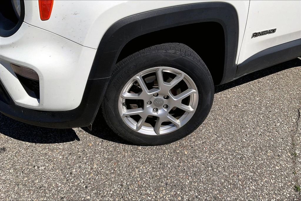 Used 2019 Jeep Renegade Latitude w/ Cold Weather Group AWD/4WD image 4