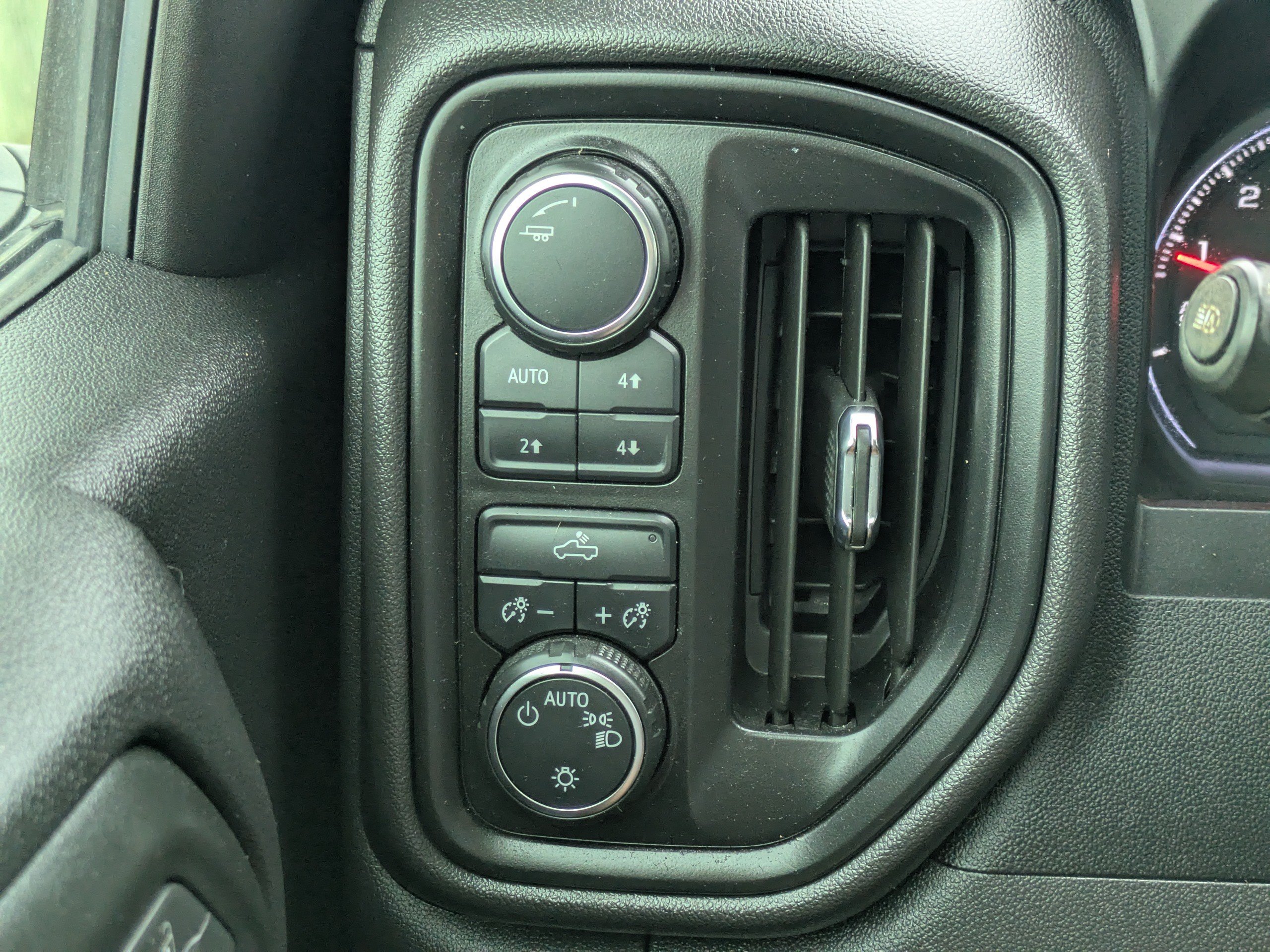 Used 2024 Chevrolet Silverado 1500 Custom Trail Boss AWD/4WD image 21