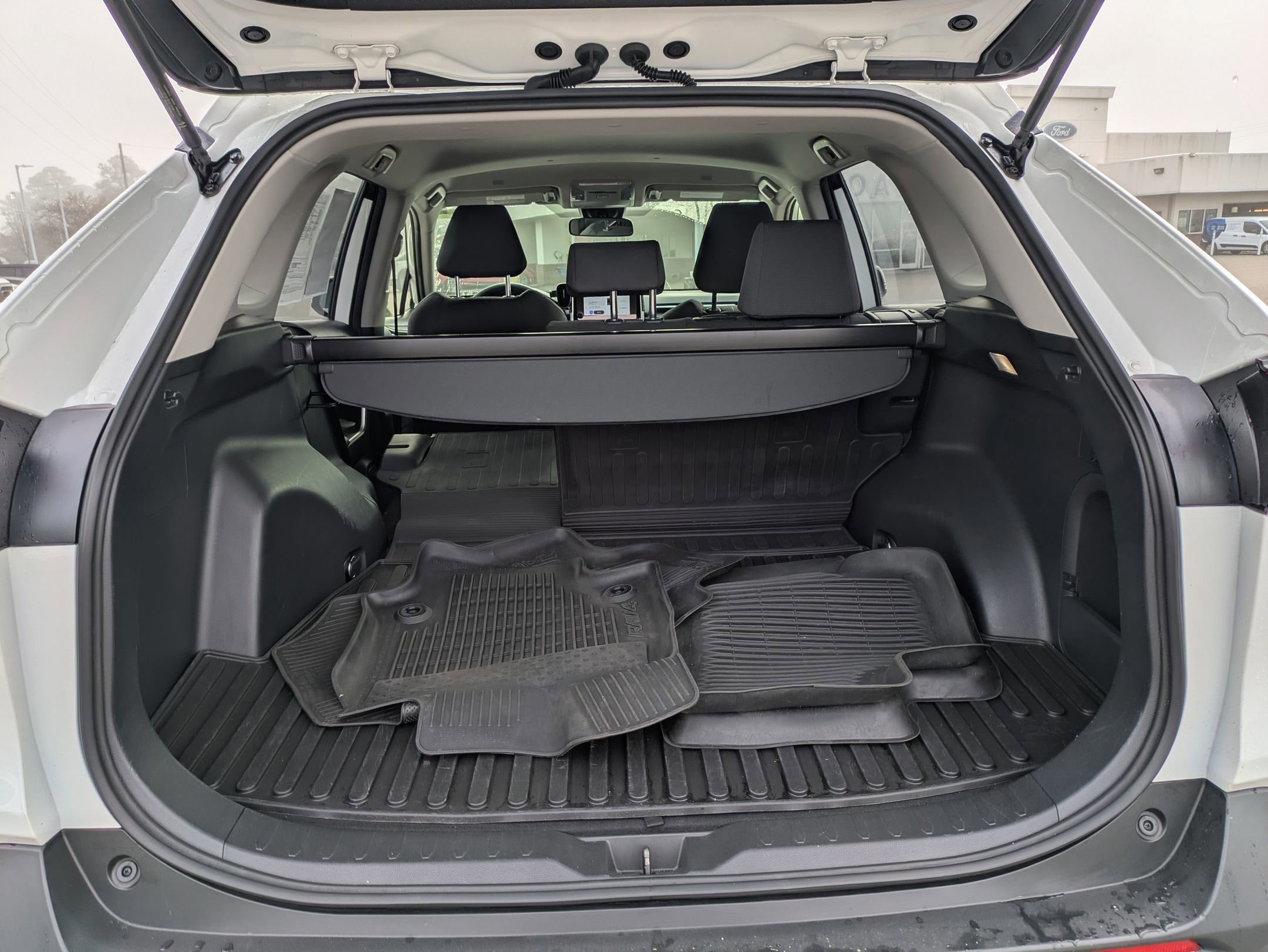 Used 2024 Toyota RAV4 XLE image 31