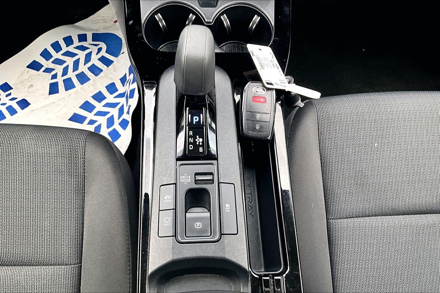 Used 2025 Toyota Prius LE FWD image 35