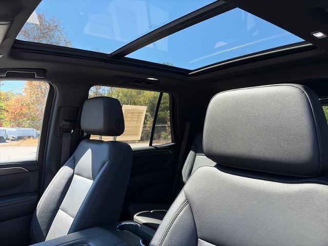 Used 2023 Chevrolet Tahoe Z71 w/ Luxury Package AWD/4WD image 7