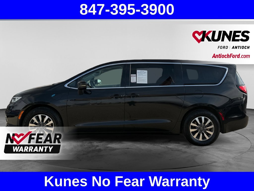 Used 2023 Chrysler Pacifica Touring-L FWD image 7