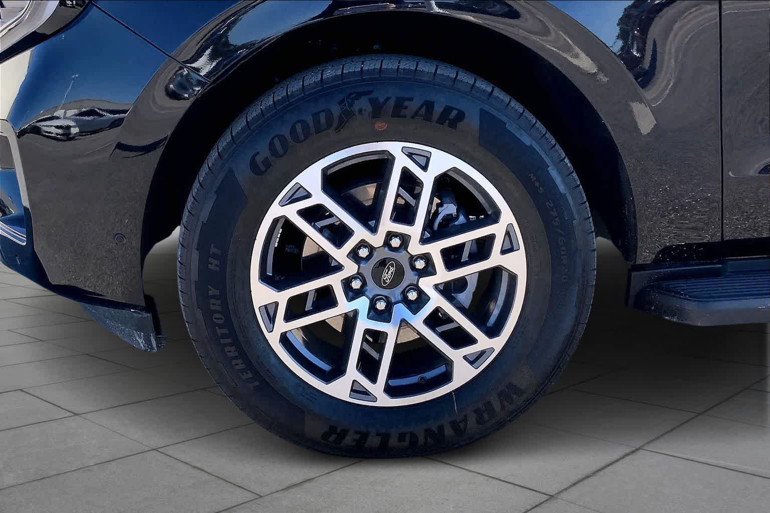 Certified 2025 Ford Expedition Active RWD image 11