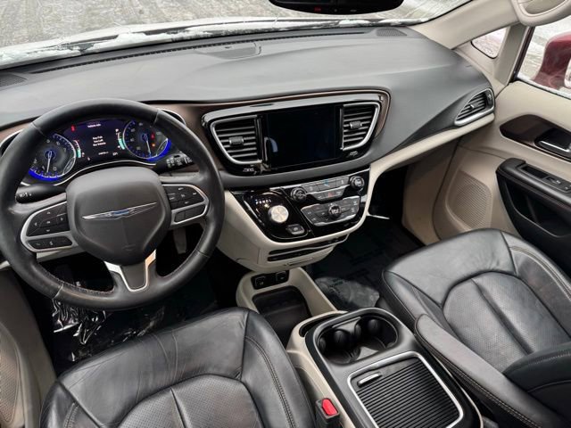 Used 2018 Chrysler Pacifica Touring-L Plus image 10