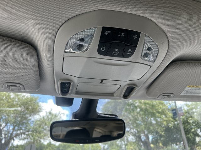 Used 2020 Chrysler Pacifica Limited w/ Advanced Safetytec Group FWD image 33