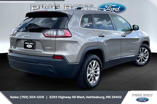 Used 2021 Jeep Cherokee Latitude Plus w/ Mopar Interior Package image 4