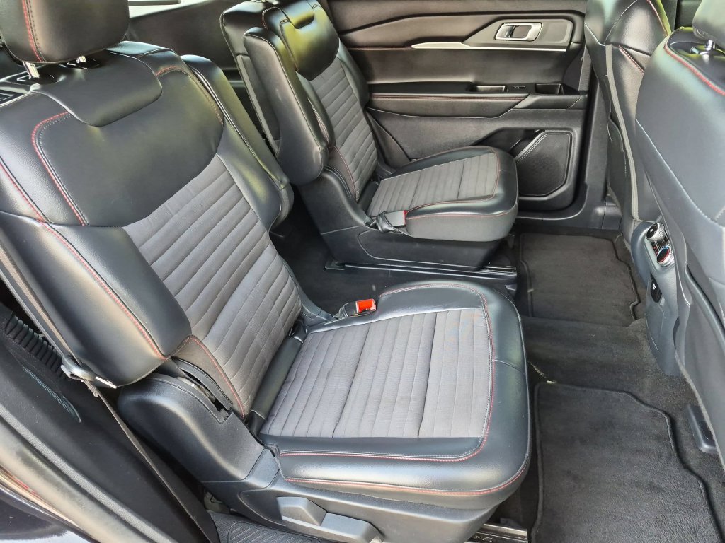 Certified 2025 Ford Explorer ST-Line w/ Premium Package AWD/4WD image 23