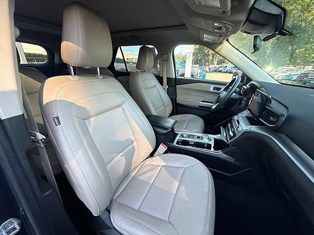 Certified 2023 Ford Explorer XLT w/ Equipment Group 202A AWD/4WD image 17