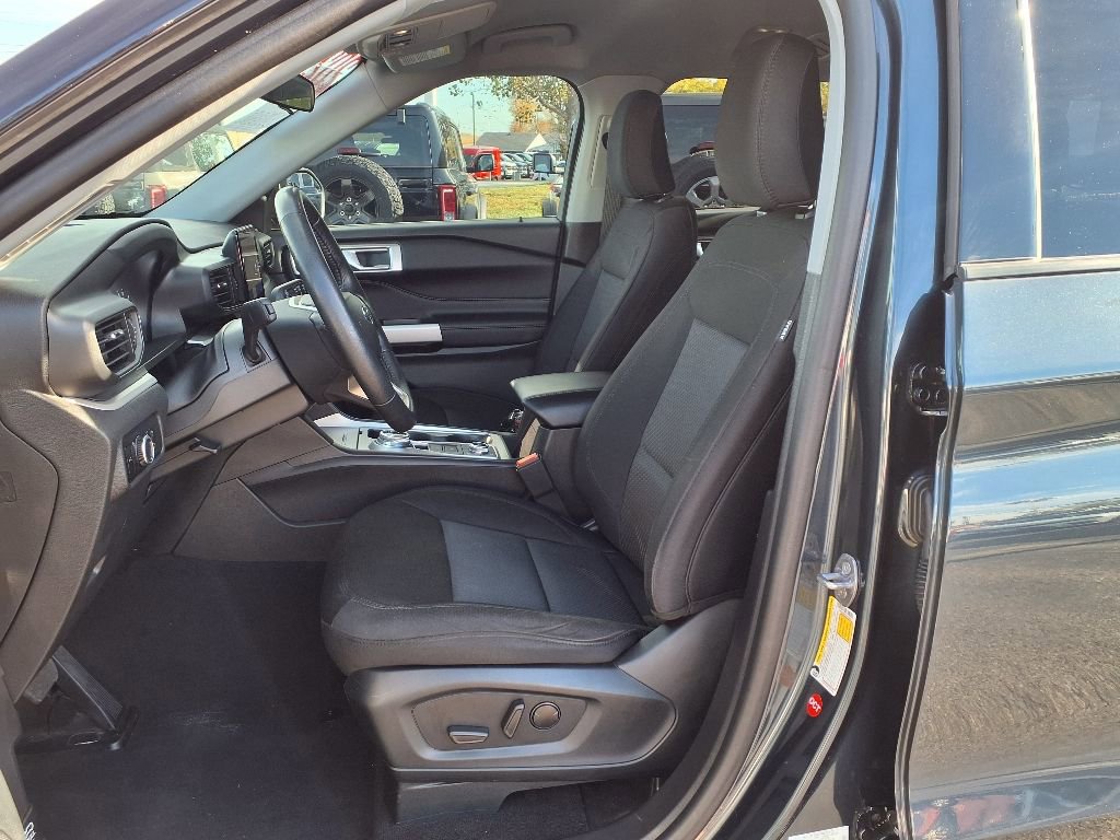 Certified 2023 Ford Explorer XLT w/ Class IV Trailer Tow Package image 7