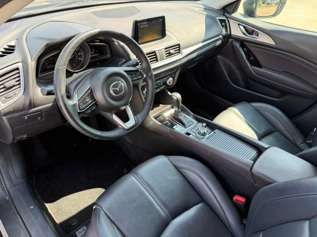 Used 2018 MAZDA MAZDA3 Touring FWD image 11