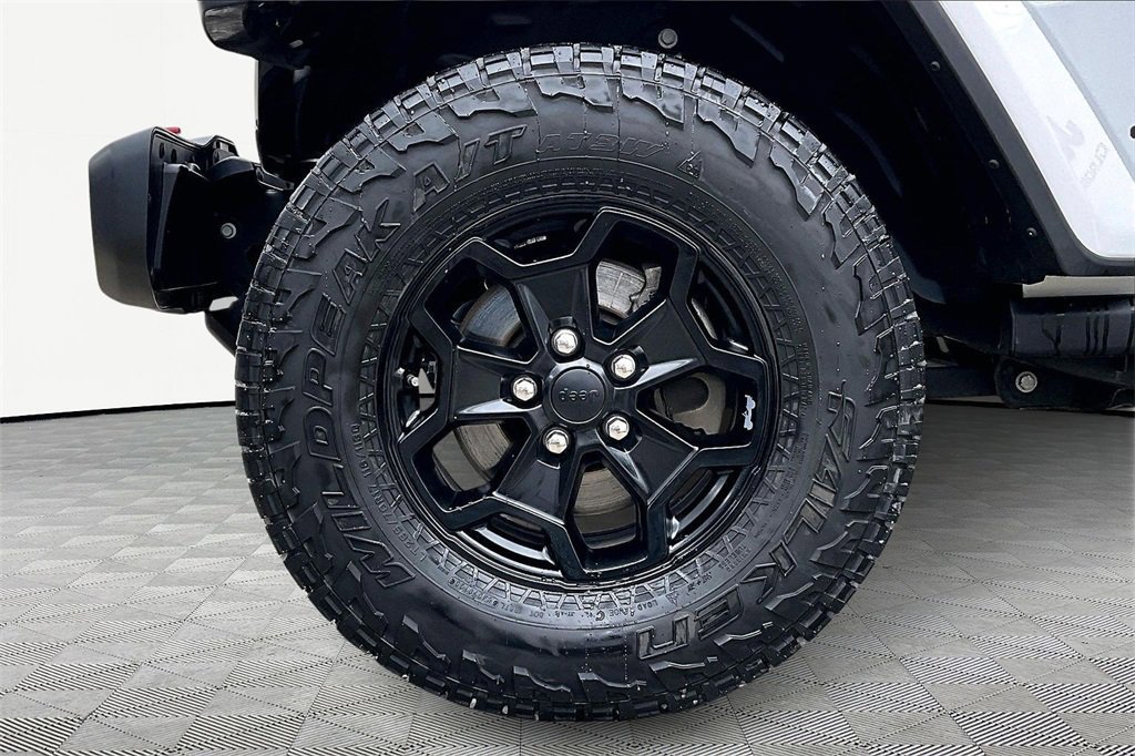 Used 2021 Jeep Gladiator Rubicon w/ Cold Weather Group image 11