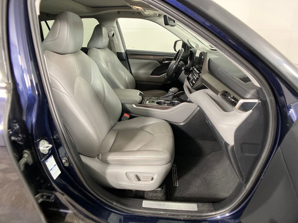 Used 2020 Toyota Highlander Limited image 10