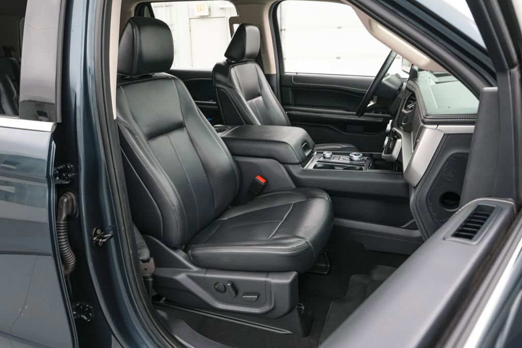 Certified 2024 Ford Expedition XLT image 25