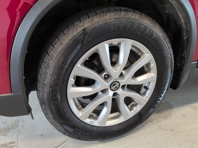 Used 2017 Nissan Rogue SV AWD/4WD image 9