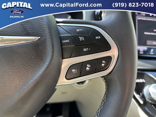 Used 2024 Chrysler Pacifica Touring-L image 23