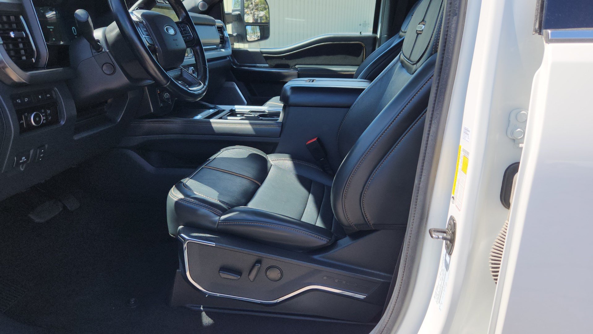 Certified 2023 Ford F350 Platinum w/ Tremor Off-Road Package AWD/4WD image 18