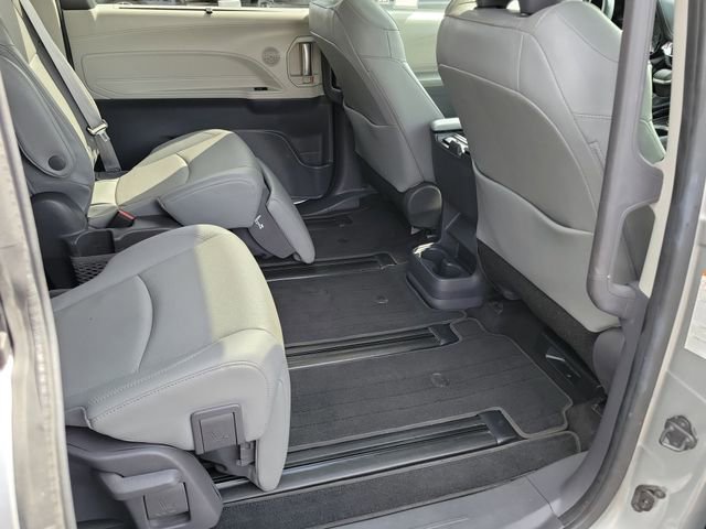 Used 2021 Toyota Sienna Limited FWD image 23