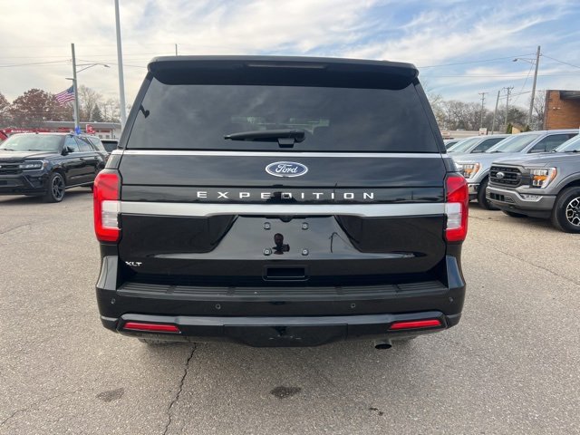 Certified 2024 Ford Expedition XLT image 5