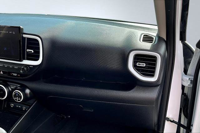 Used 2024 Hyundai Venue Limited image 19