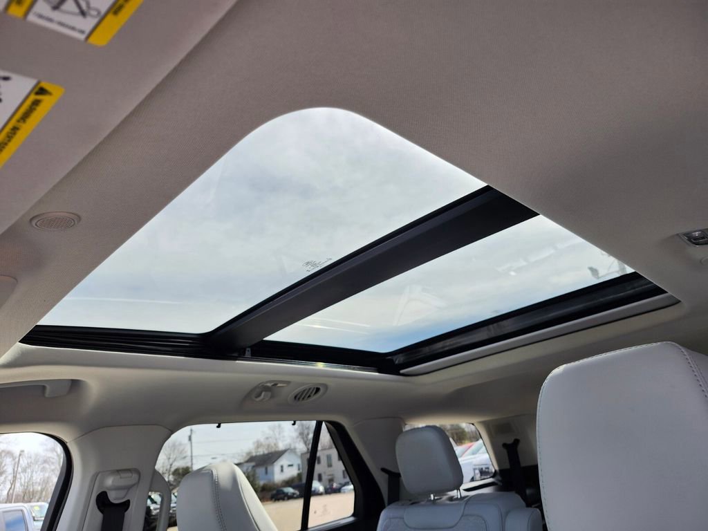 Certified 2025 Ford Explorer Platinum w/ LUX Leather Package image 22