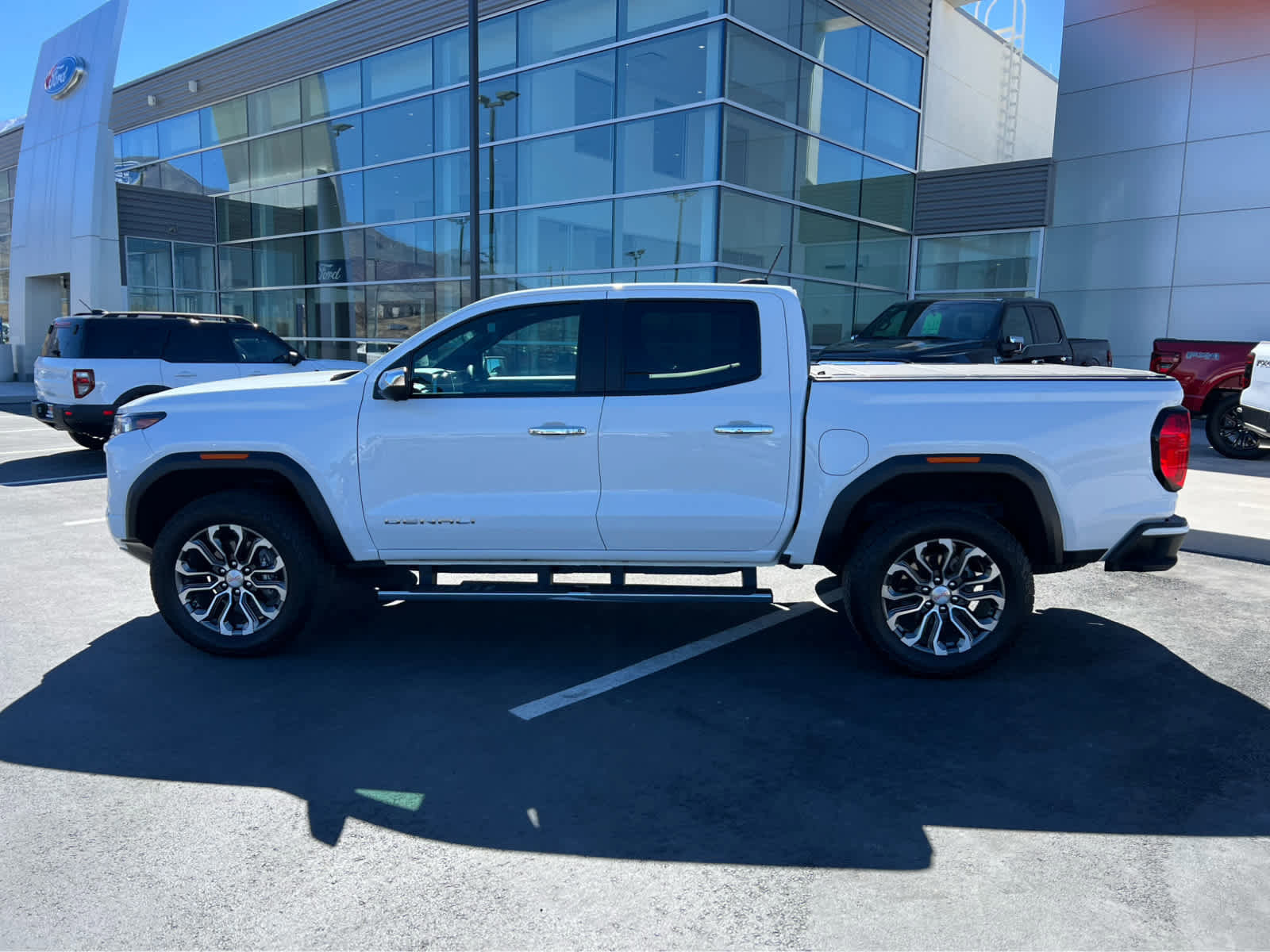 Used 2023 GMC Canyon Denali image 3